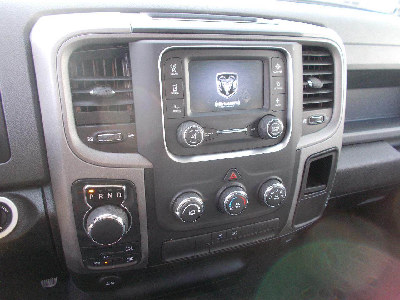 RAM 1500 Classic Tradesman Quad Cab 4WD 2020