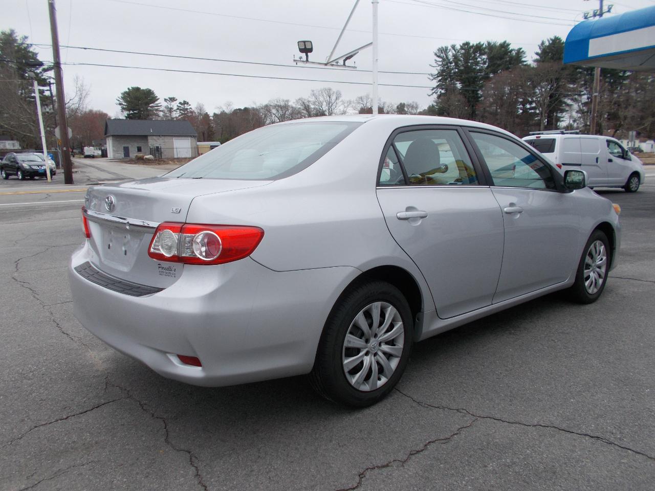 Toyota Corolla 4dr Sdn Auto LE Special Edition (Natl) 2013