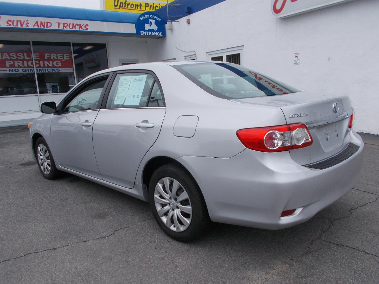 Toyota Corolla 4dr Sdn Auto LE Special Edition (Natl) 2013