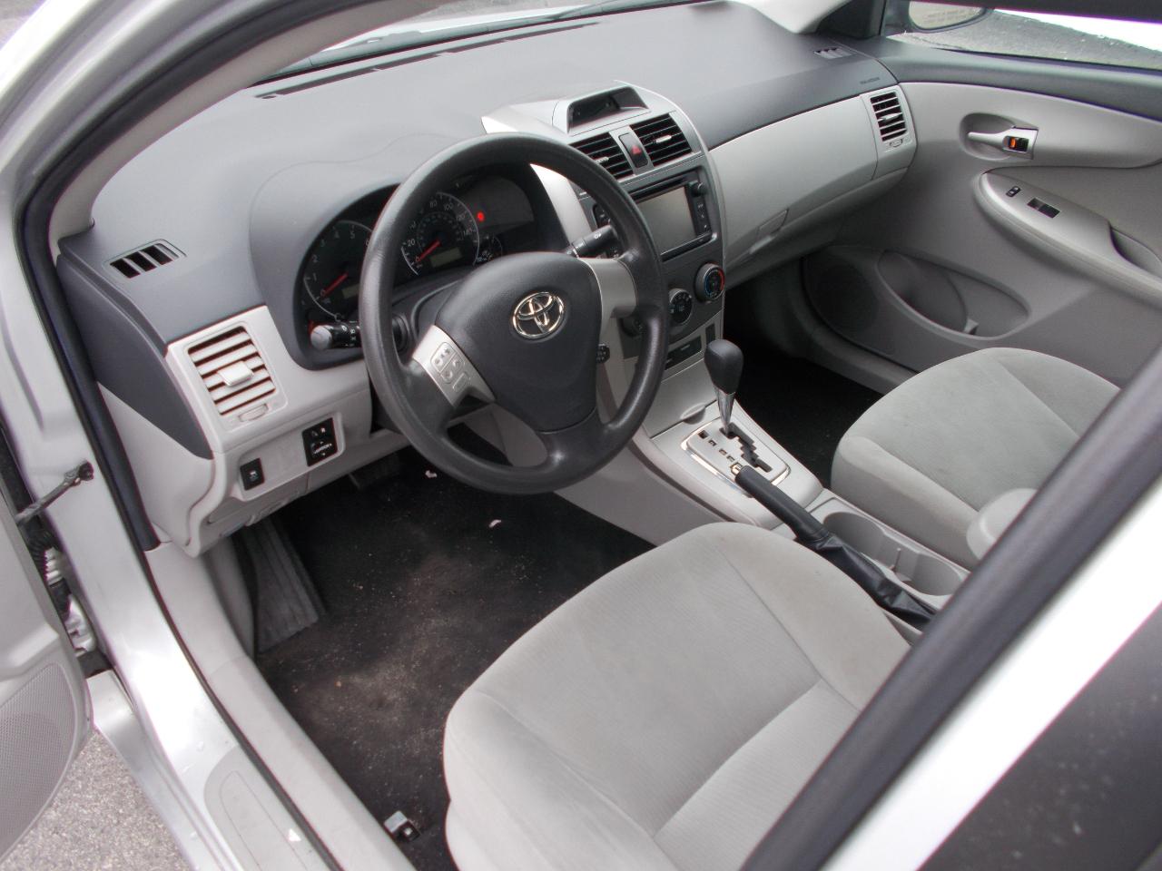 Toyota Corolla 4dr Sdn Auto LE Special Edition (Natl) 2013