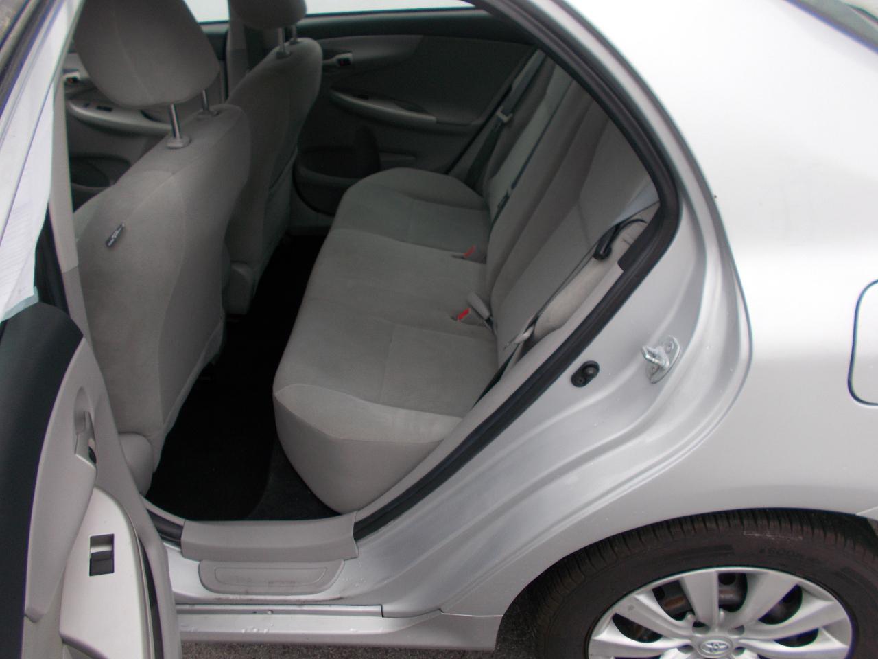 Toyota Corolla 4dr Sdn Auto LE Special Edition (Natl) 2013