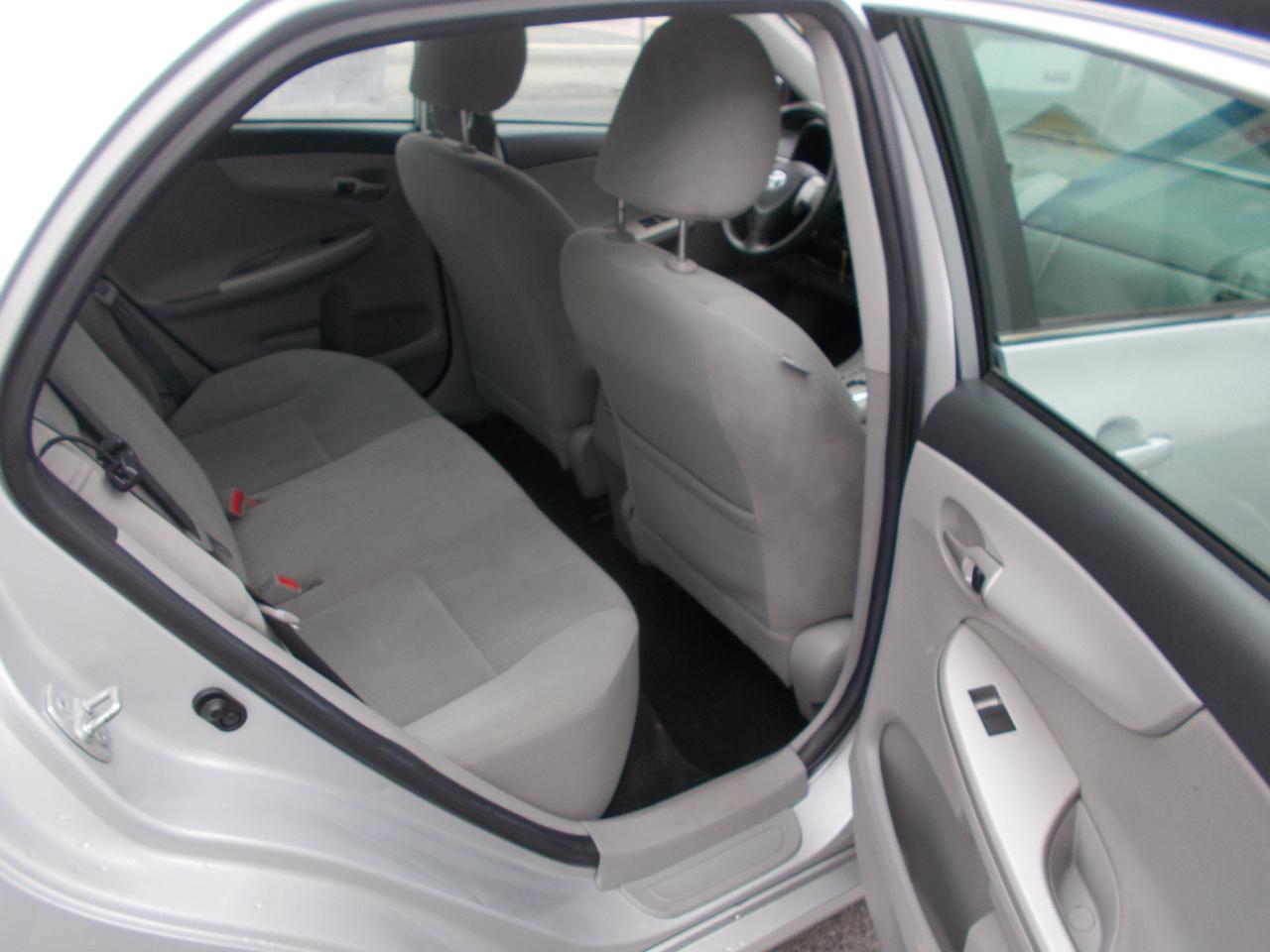 Toyota Corolla 4dr Sdn Auto LE Special Edition (Natl) 2013