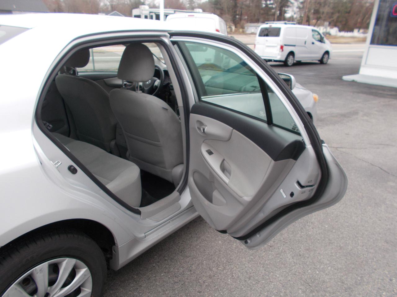 Toyota Corolla 4dr Sdn Auto LE Special Edition (Natl) 2013