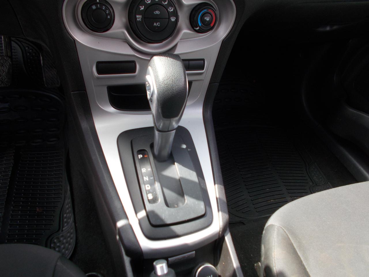 Ford Fiesta 5dr HB SE 2016