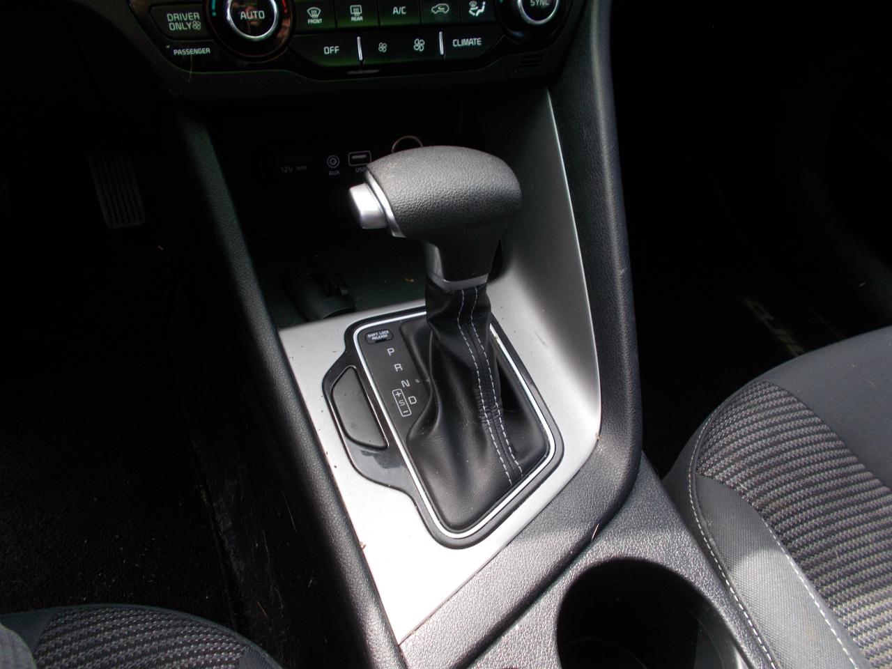 Kia Niro LX FWD 2018