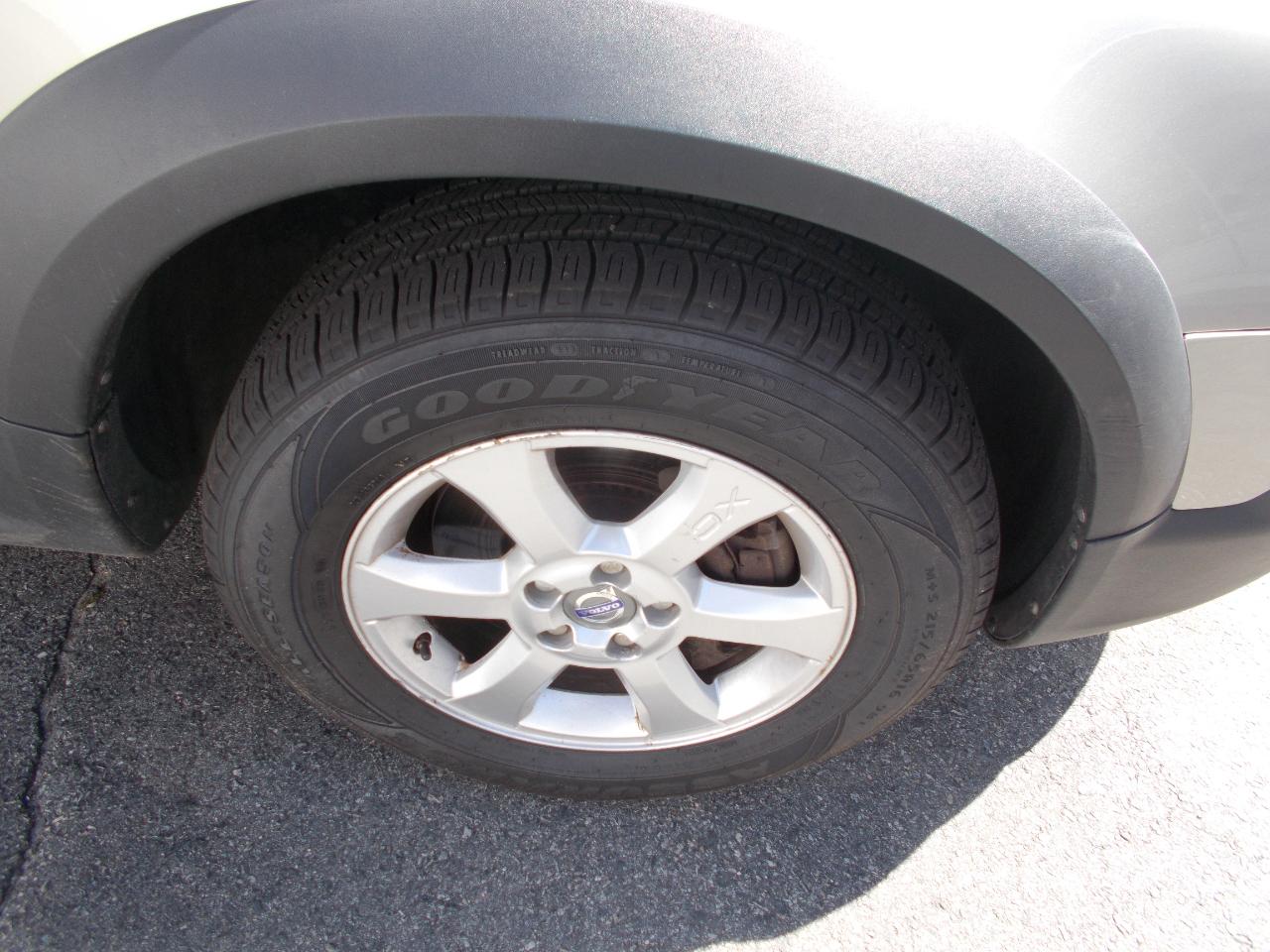 Volvo XC70 4dr Wgn 3.2L PZEV 2012