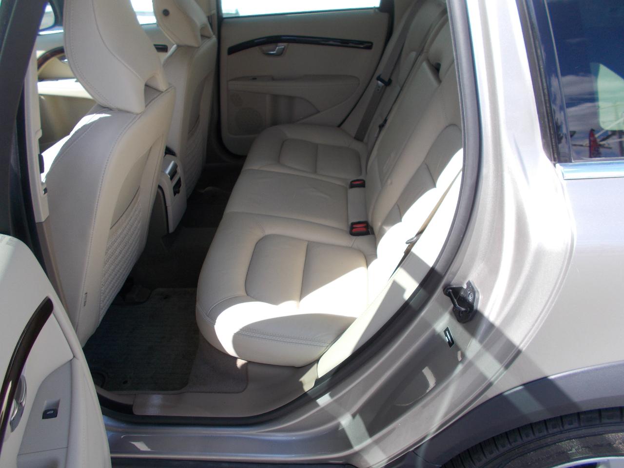 Volvo XC70 4dr Wgn 3.2L PZEV 2012