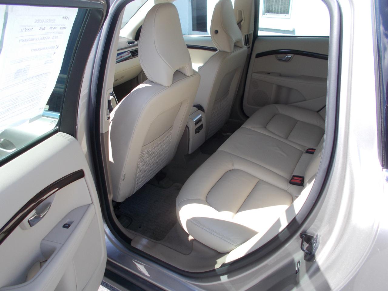 Volvo XC70 4dr Wgn 3.2L PZEV 2012