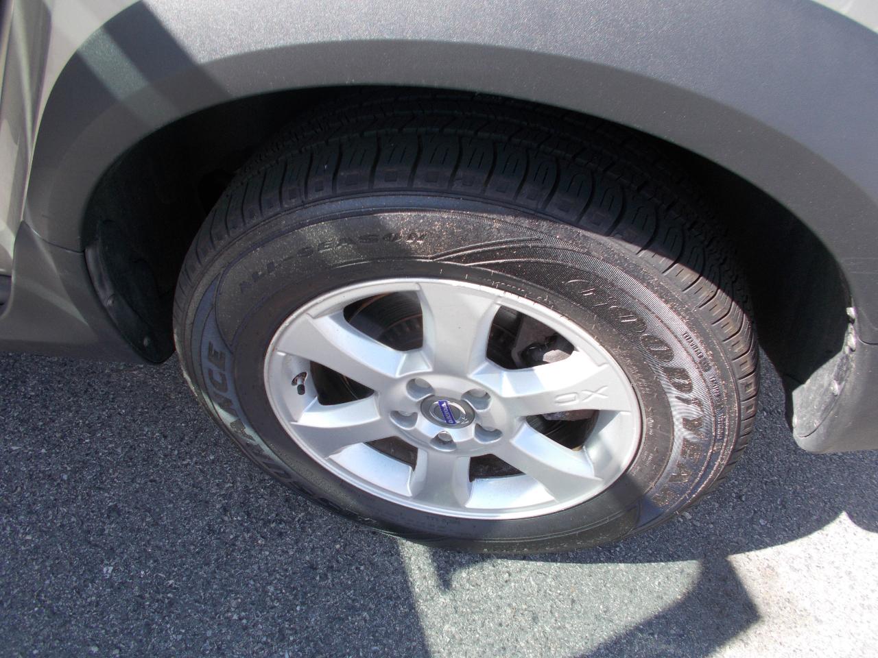 Volvo XC70 4dr Wgn 3.2L PZEV 2012