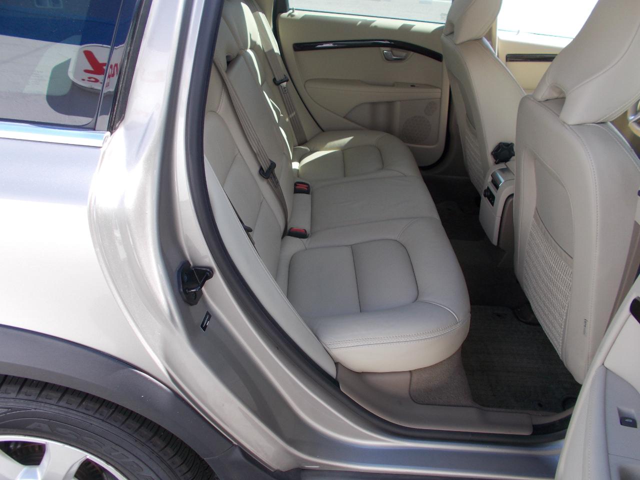 Volvo XC70 4dr Wgn 3.2L PZEV 2012