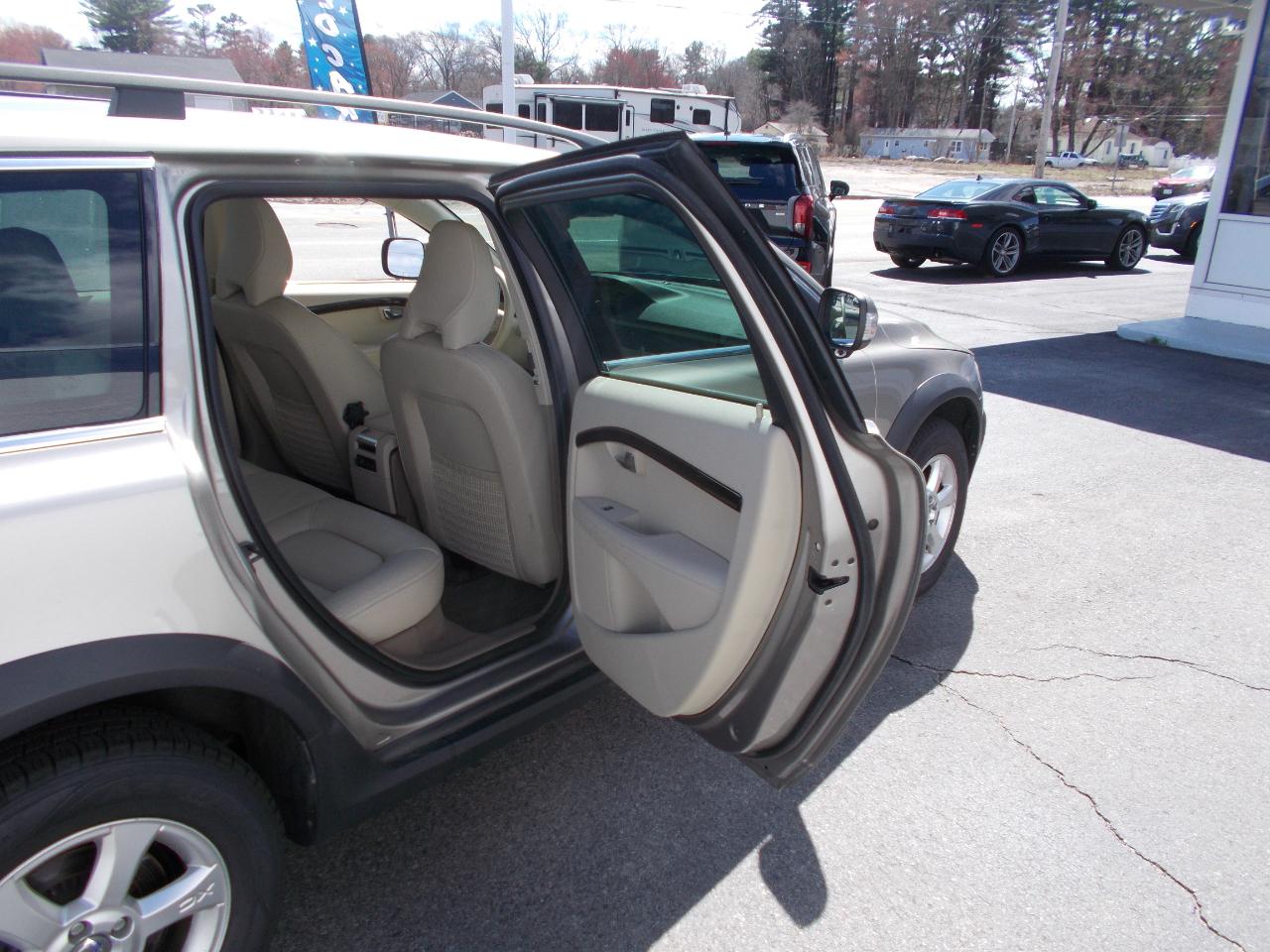 Volvo XC70 4dr Wgn 3.2L PZEV 2012