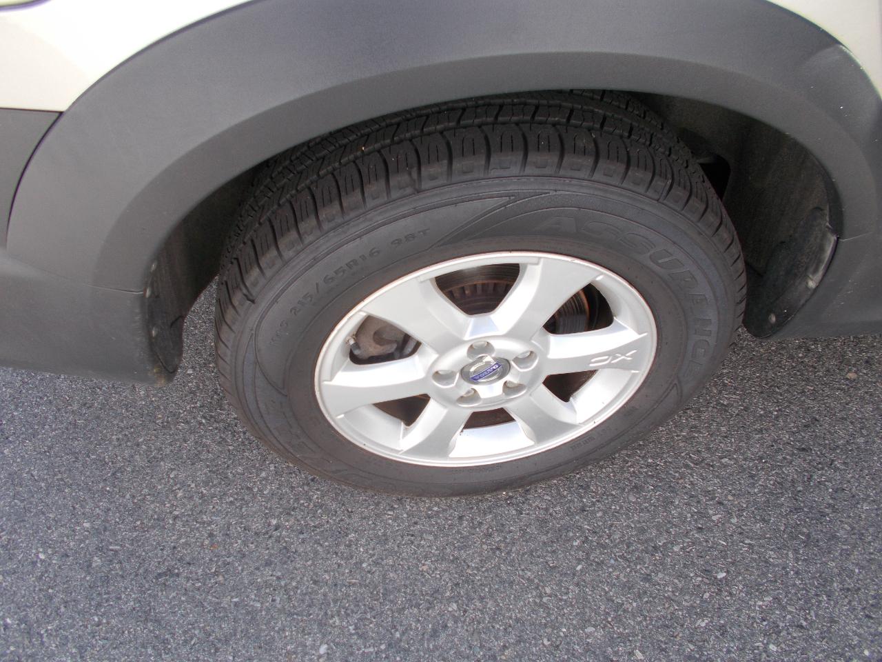 Volvo XC70 4dr Wgn 3.2L PZEV 2012