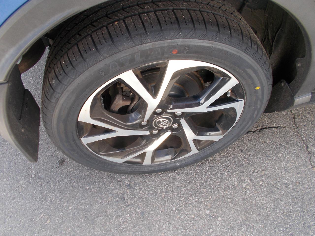 Toyota C-HR XLE FWD (Natl) 2018