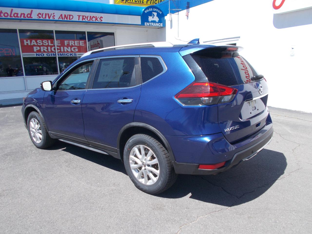 View vehicle photo 6