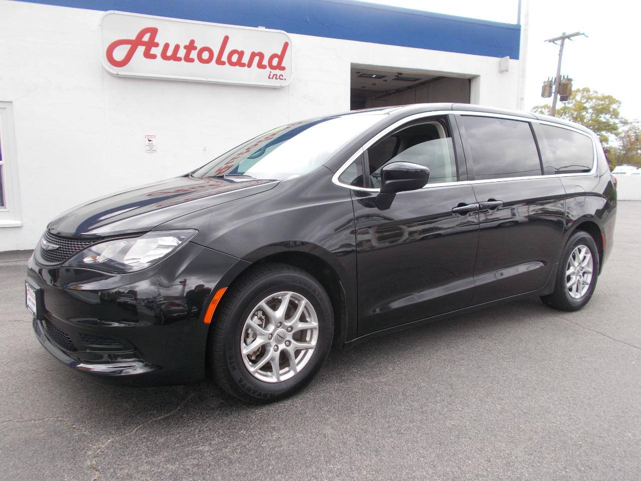 2023 Chrysler Voyager LX FWD