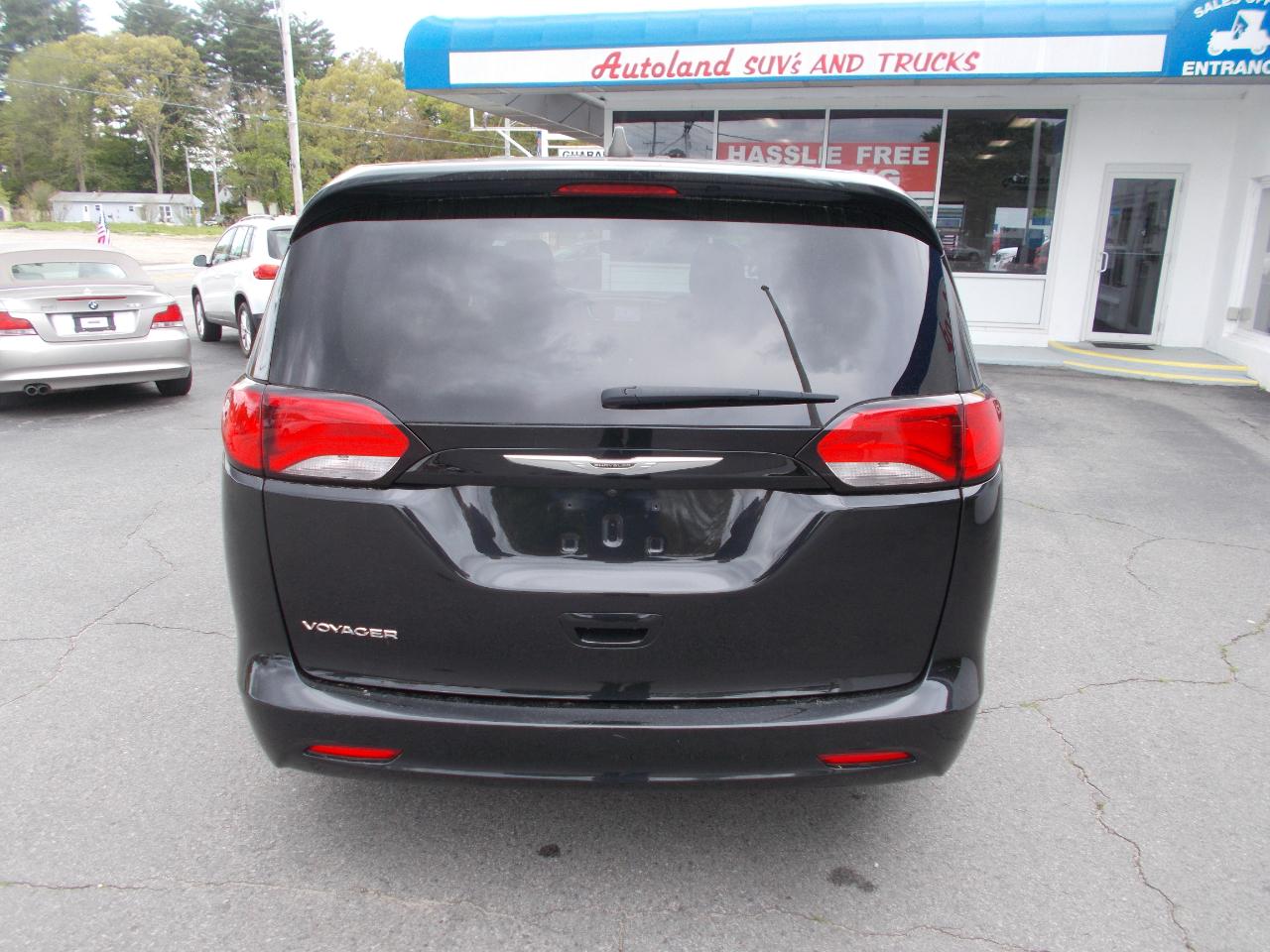 Chrysler Voyager LX FWD 2023