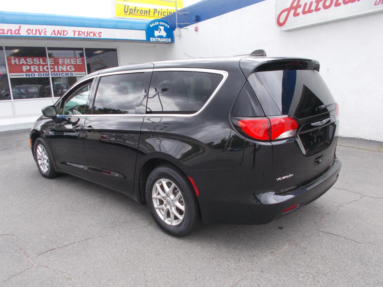 Chrysler Voyager LX FWD 2023