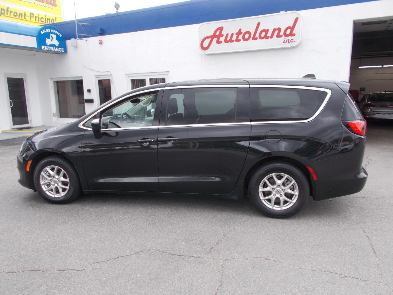 Chrysler Voyager LX FWD 2023