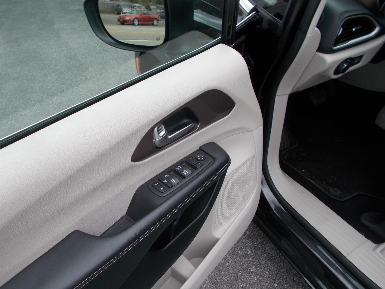 Chrysler Voyager LX FWD 2023