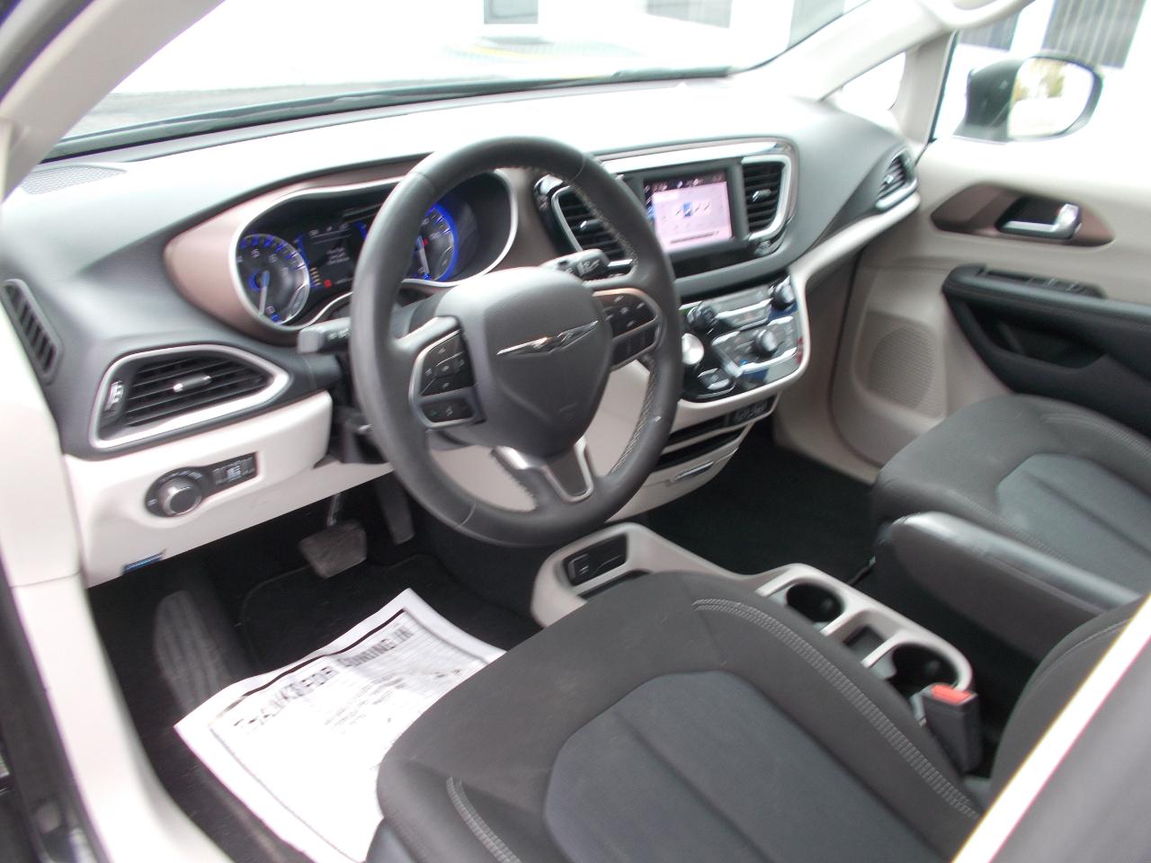 Chrysler Voyager LX FWD 2023