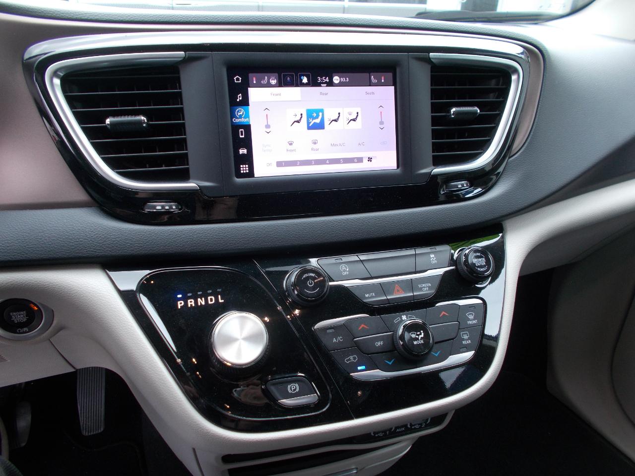 Chrysler Voyager LX FWD 2023