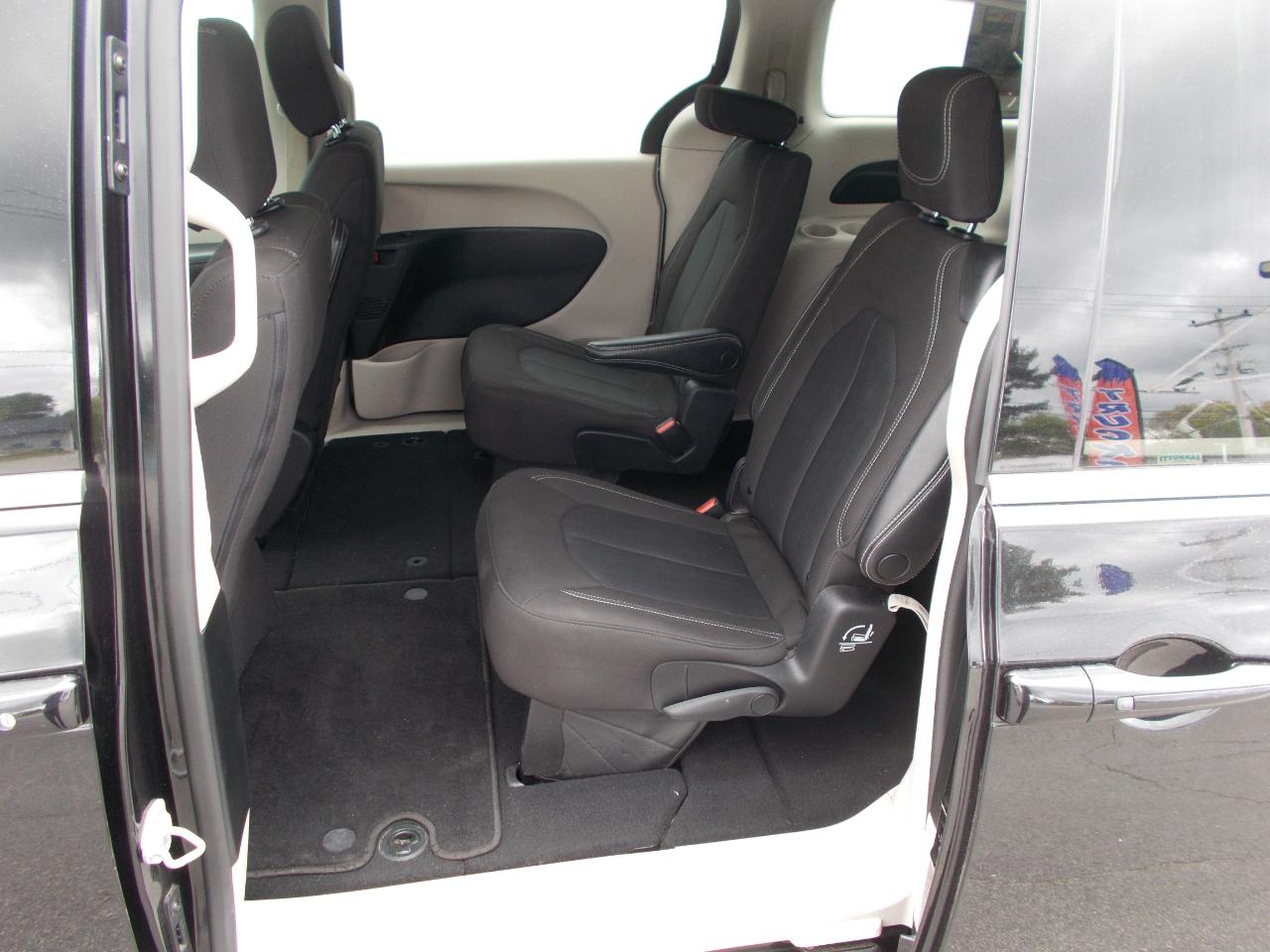 Chrysler Voyager LX FWD 2023