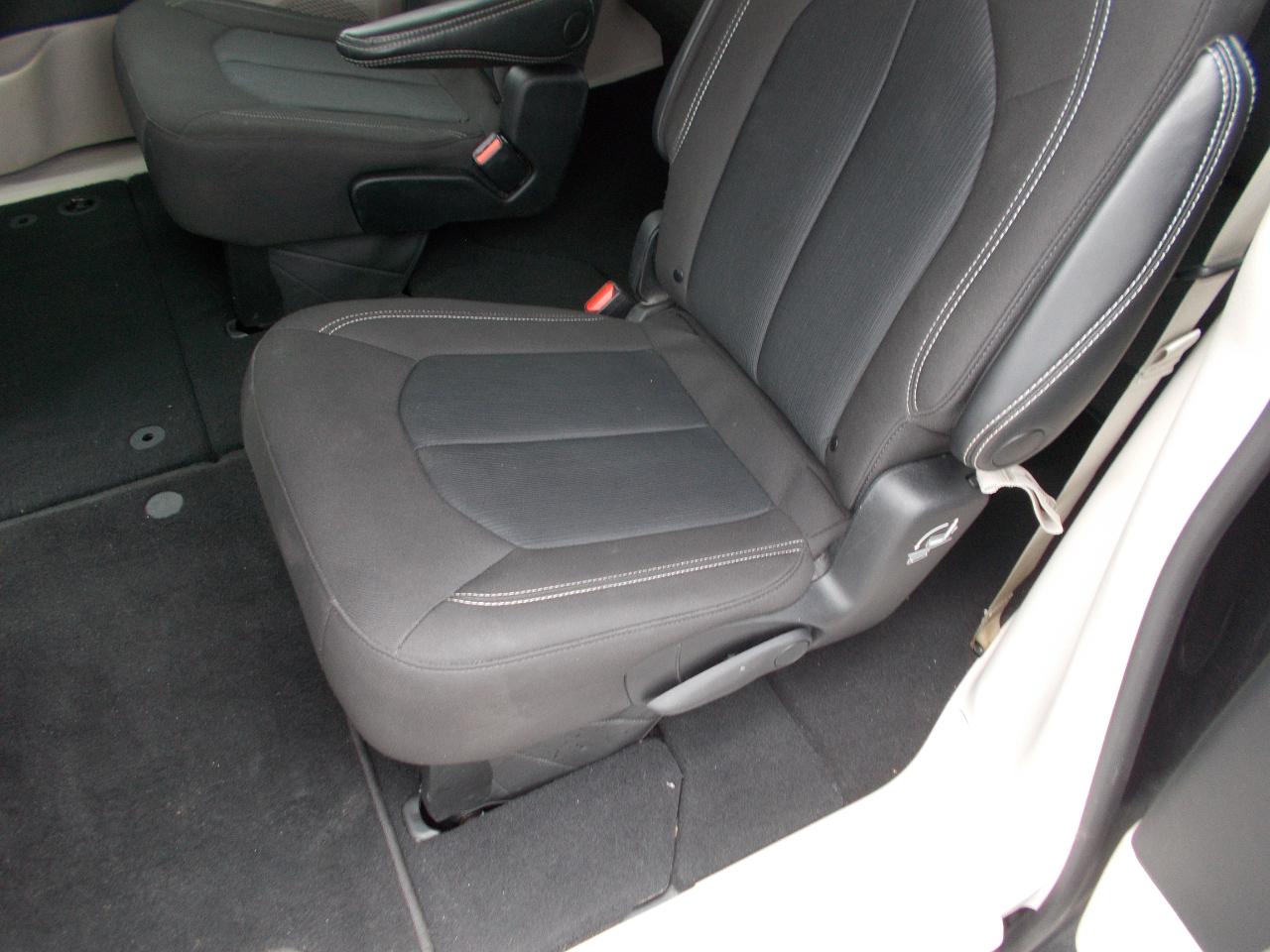 Chrysler Voyager LX FWD 2023