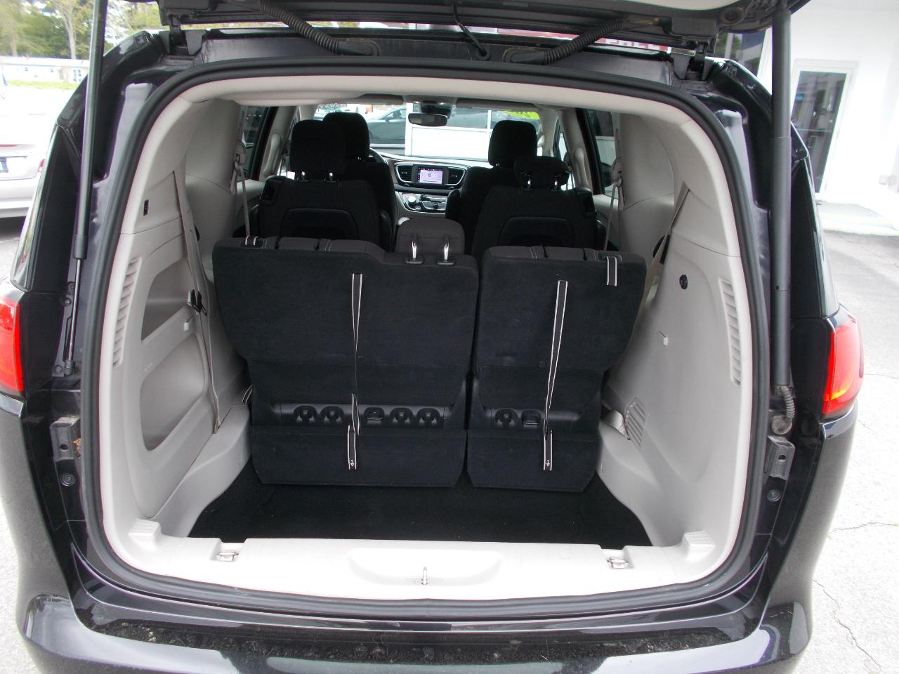 Chrysler Voyager LX FWD 2023