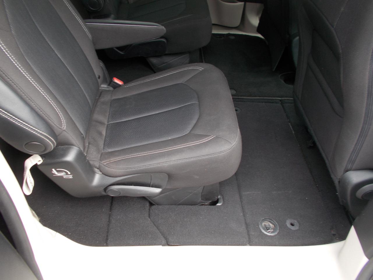 Chrysler Voyager LX FWD 2023