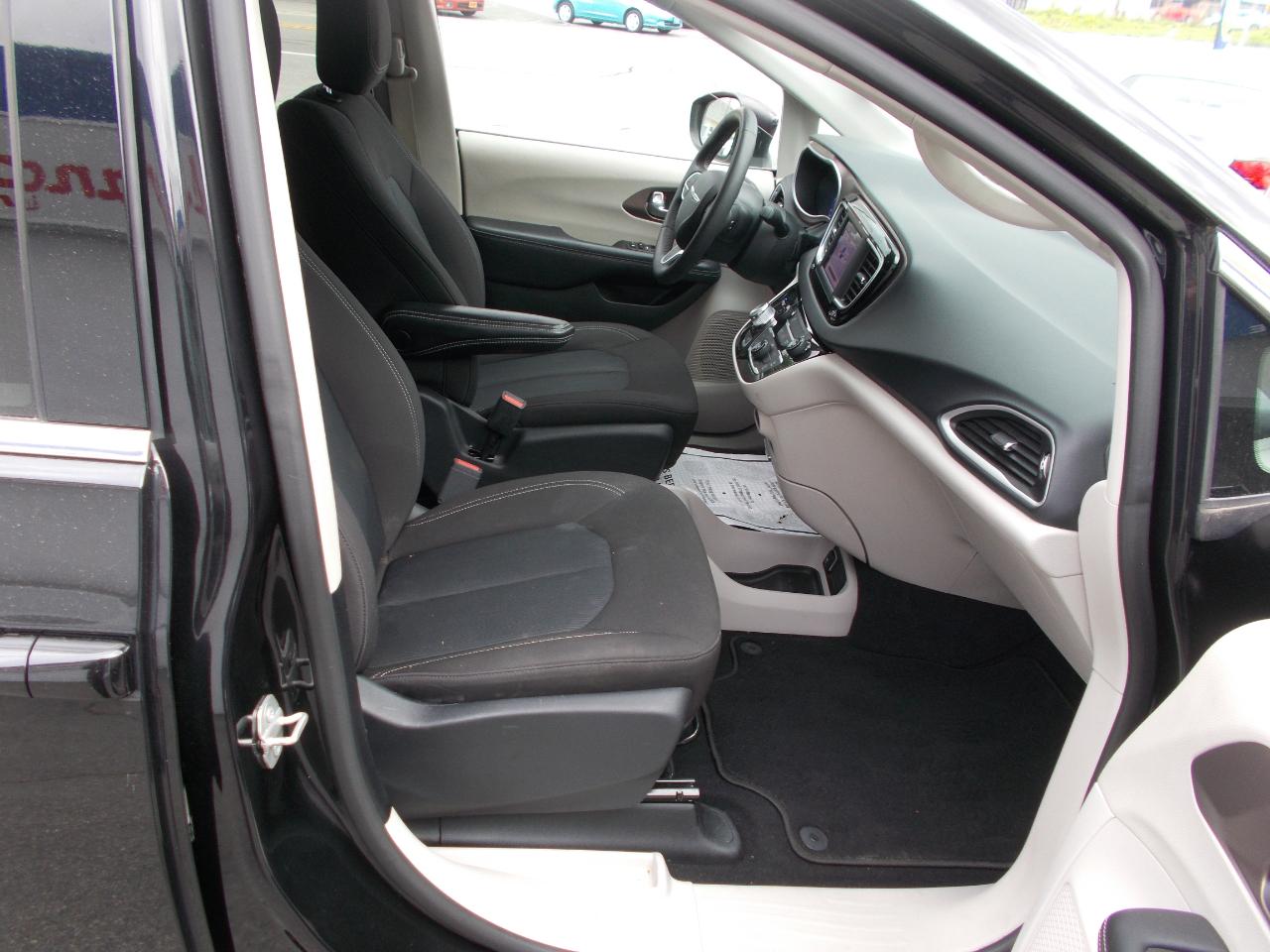 Chrysler Voyager LX FWD 2023