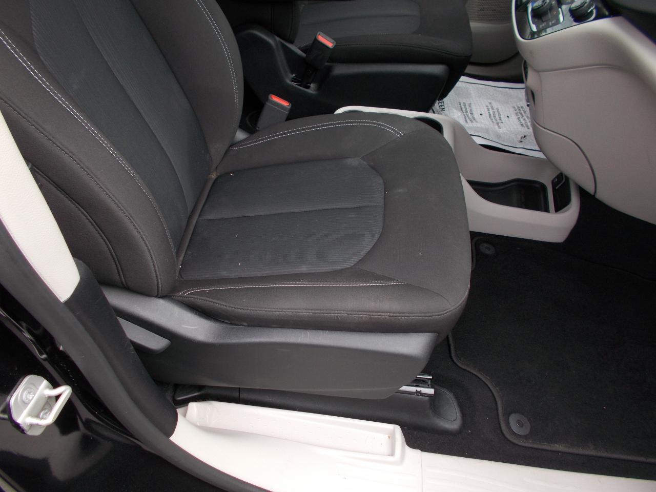 Chrysler Voyager LX FWD 2023