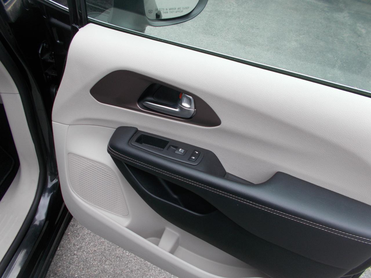 Chrysler Voyager LX FWD 2023