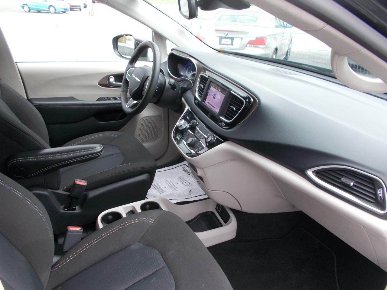 Chrysler Voyager LX FWD 2023