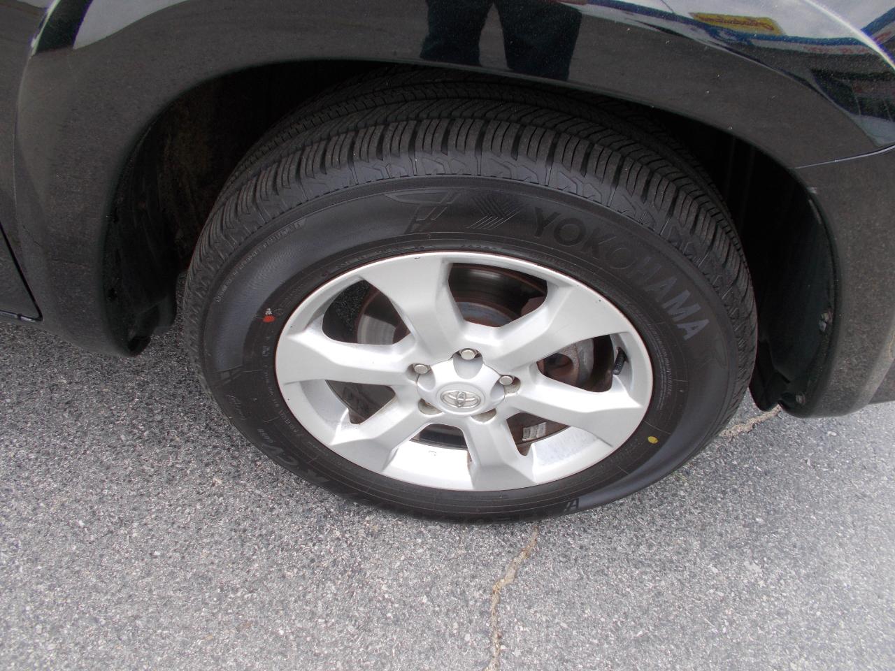 Toyota RAV4 4WD 4dr V6 5-Spd AT Ltd (Natl) 2010