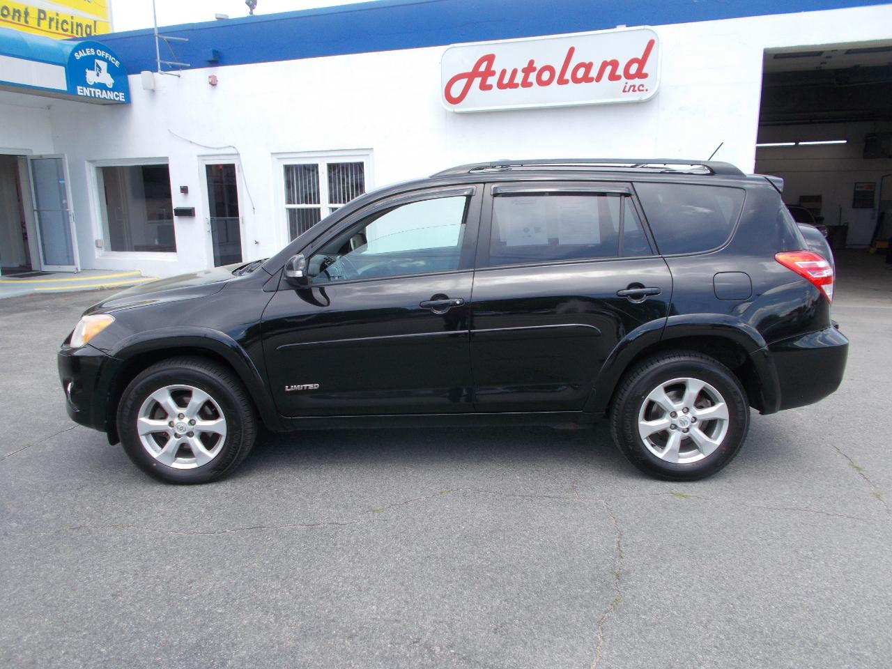 Toyota RAV4 4WD 4dr V6 5-Spd AT Ltd (Natl) 2010