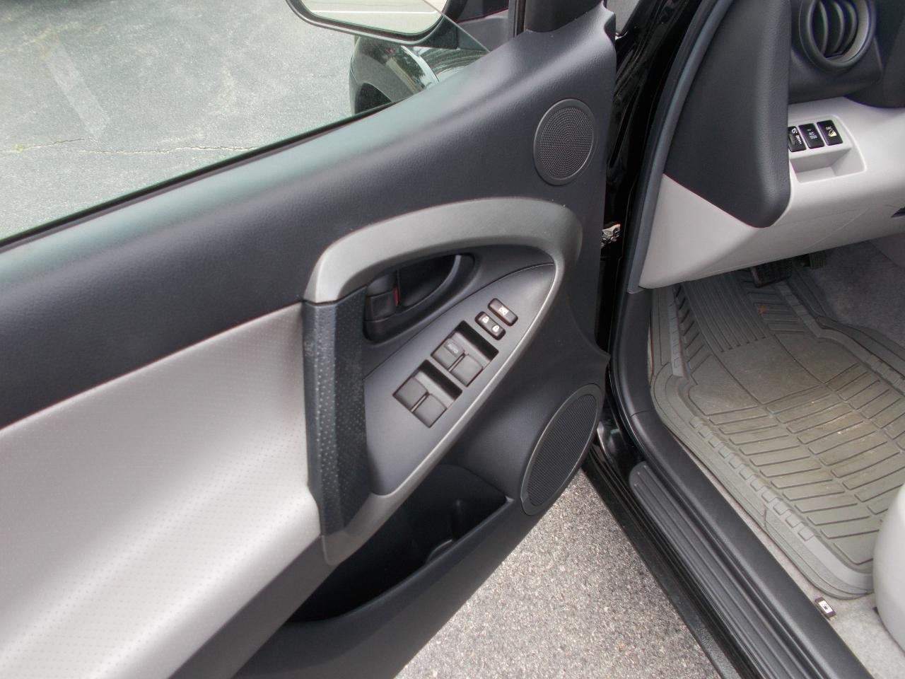 Toyota RAV4 4WD 4dr V6 5-Spd AT Ltd (Natl) 2010
