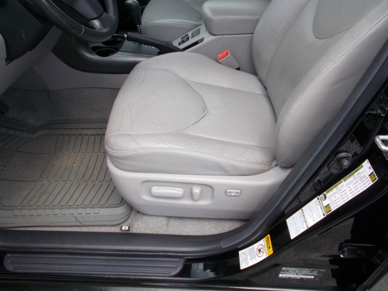 Toyota RAV4 4WD 4dr V6 5-Spd AT Ltd (Natl) 2010