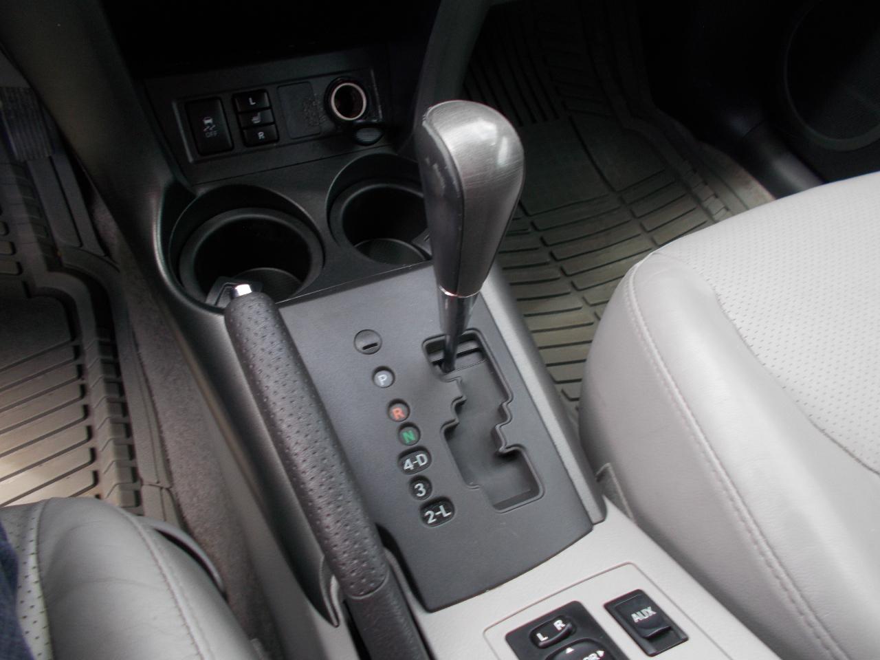 Toyota RAV4 4WD 4dr V6 5-Spd AT Ltd (Natl) 2010