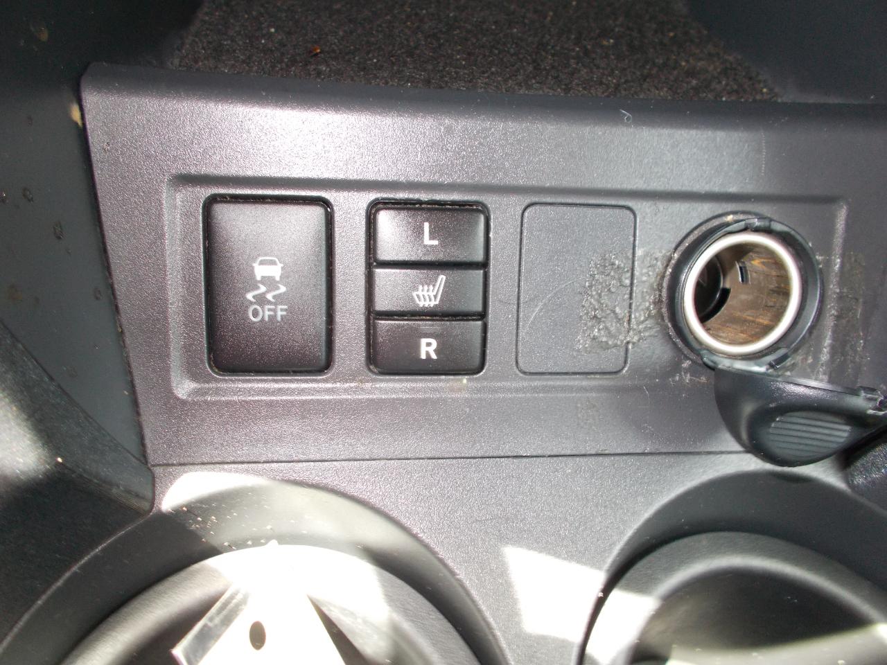 Toyota RAV4 4WD 4dr V6 5-Spd AT Ltd (Natl) 2010