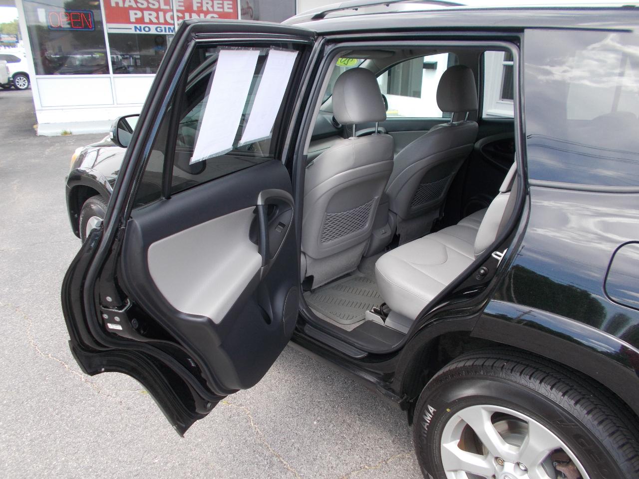 Toyota RAV4 4WD 4dr V6 5-Spd AT Ltd (Natl) 2010