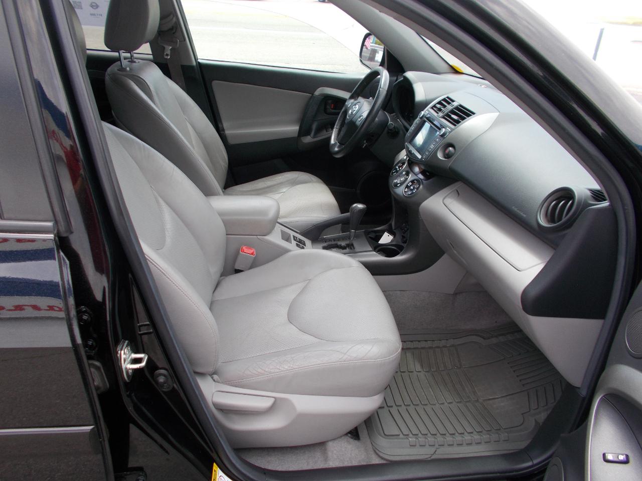 Toyota RAV4 4WD 4dr V6 5-Spd AT Ltd (Natl) 2010