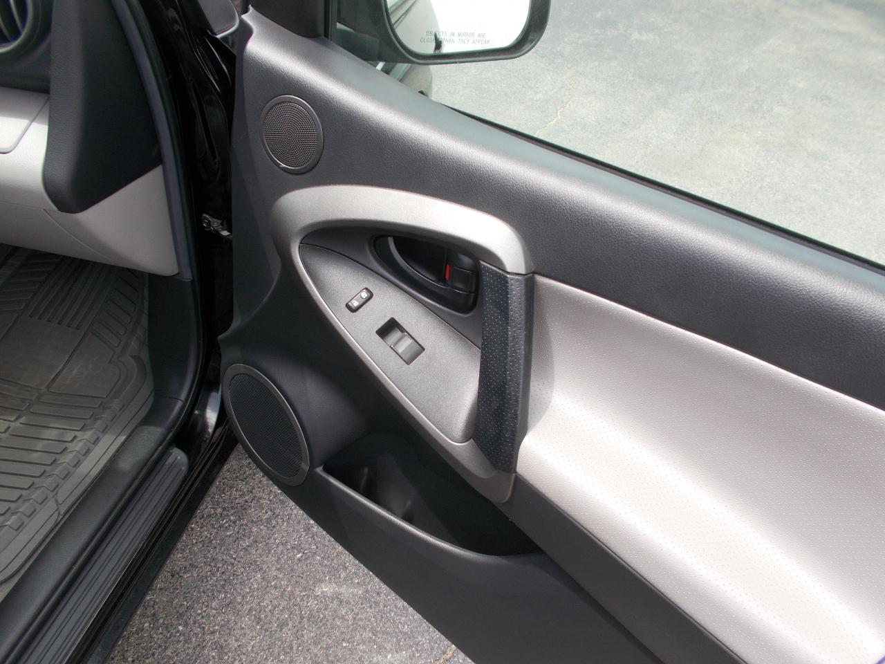 Toyota RAV4 4WD 4dr V6 5-Spd AT Ltd (Natl) 2010