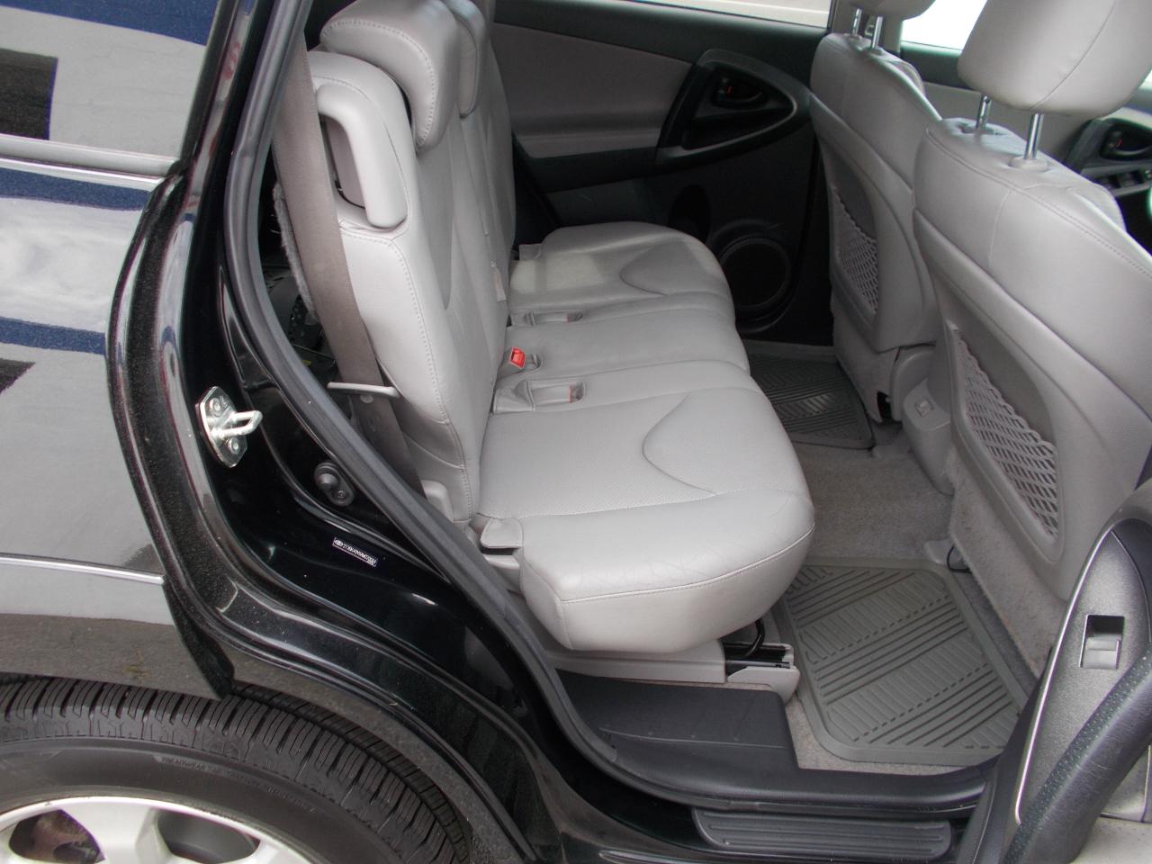 Toyota RAV4 4WD 4dr V6 5-Spd AT Ltd (Natl) 2010