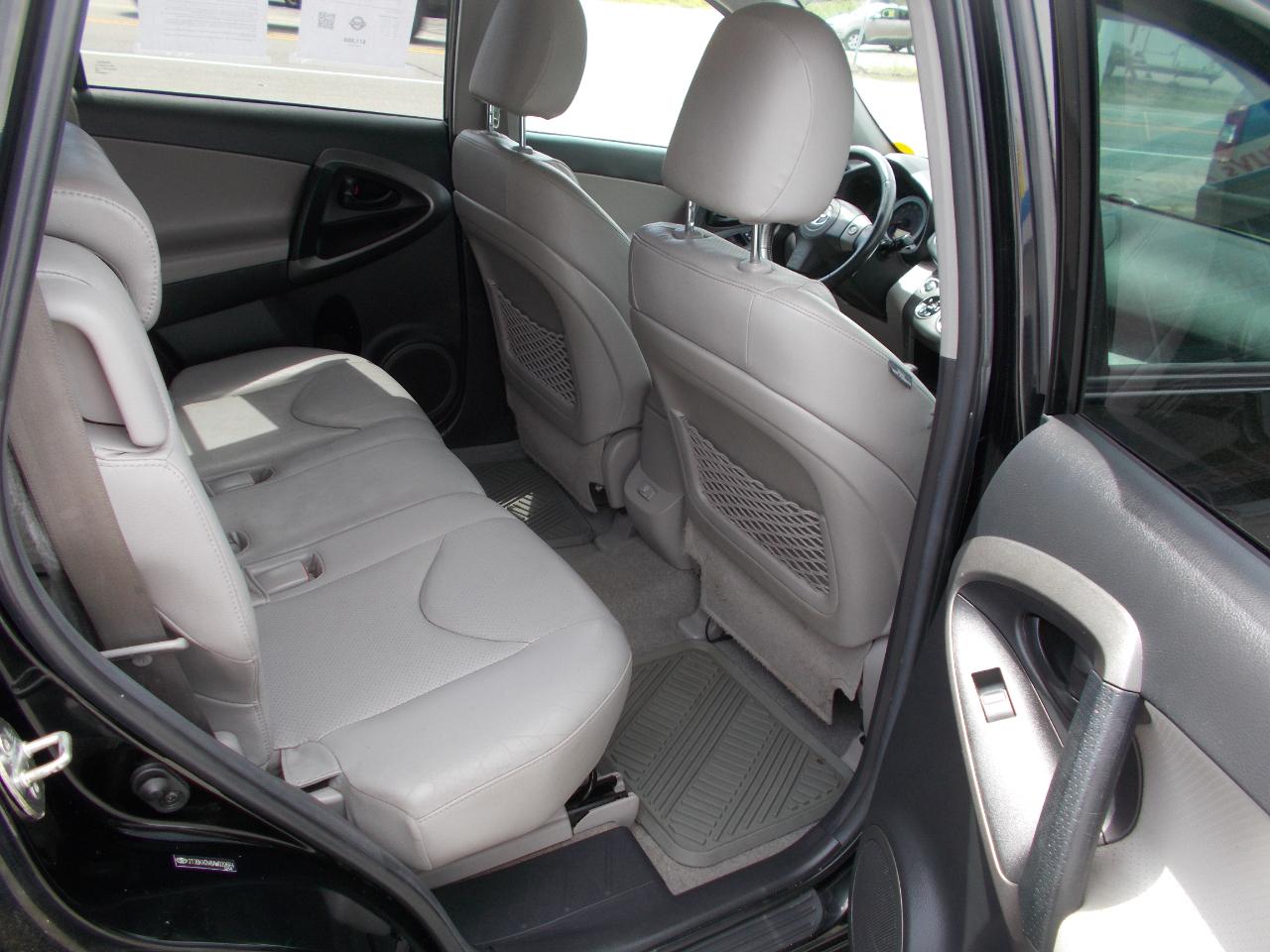 Toyota RAV4 4WD 4dr V6 5-Spd AT Ltd (Natl) 2010