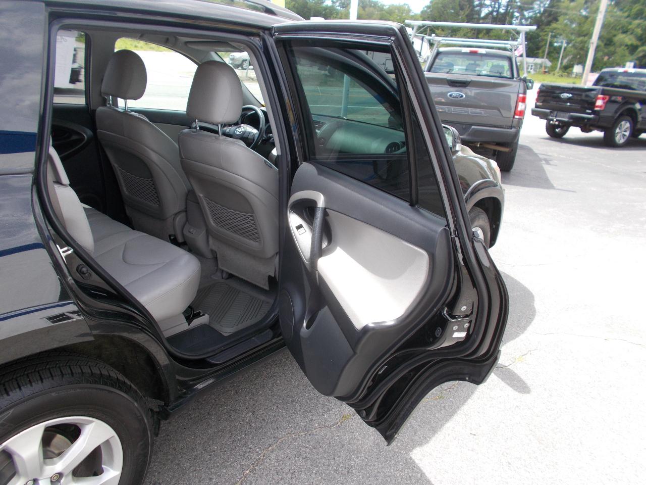 Toyota RAV4 4WD 4dr V6 5-Spd AT Ltd (Natl) 2010