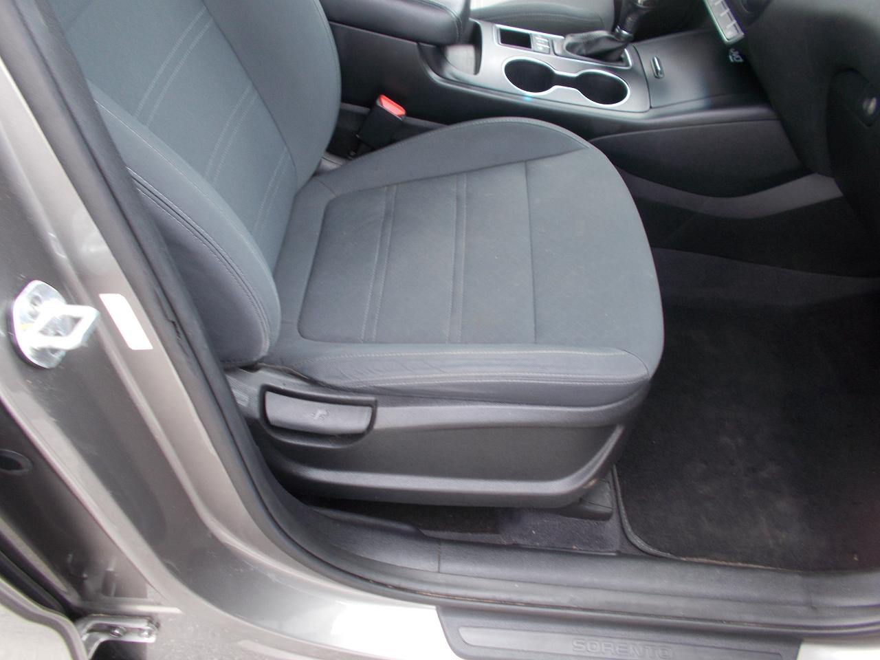 Kia Sorento AWD 4dr 3.3L LX 2016