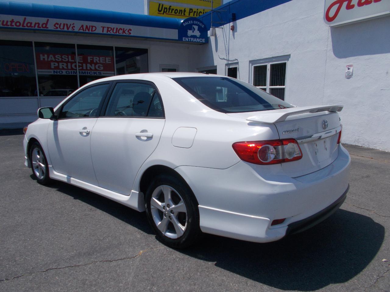 Toyota Corolla 4dr Sdn Auto LE (Natl) 2012