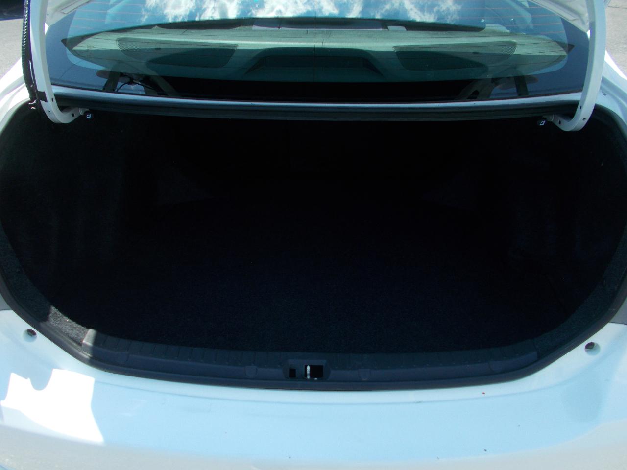 Toyota Corolla 4dr Sdn Auto LE (Natl) 2012