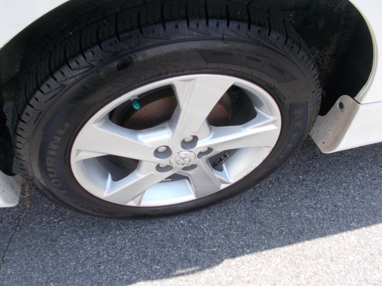 Toyota Corolla 4dr Sdn Auto LE (Natl) 2012