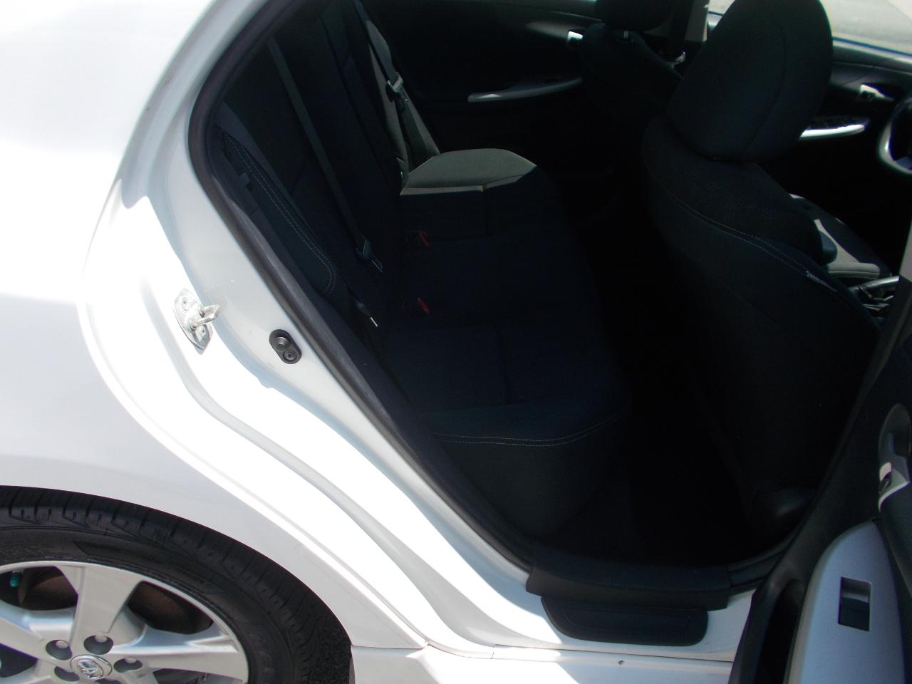 Toyota Corolla 4dr Sdn Auto LE (Natl) 2012